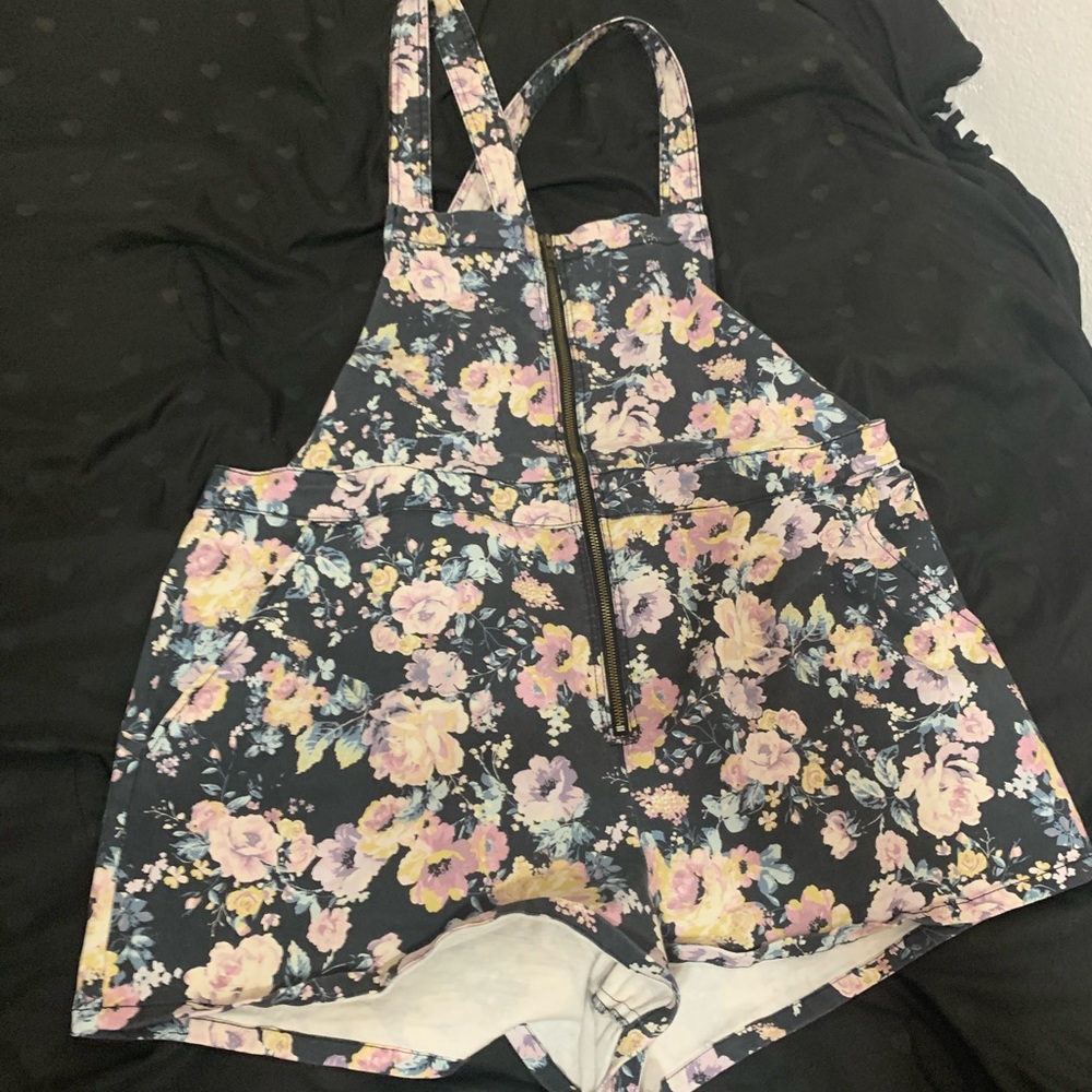 Floral print overall shorts with zipper front